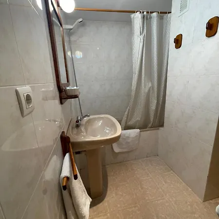 Atico En Con Piscina, Tenis Y Barbacoa ビエスカス