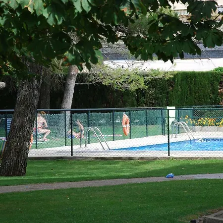 Atico En Con Piscina, Tenis Y Barbacoa ビエスカス