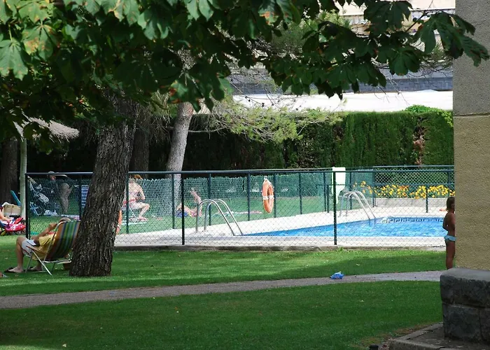 Atico En Con Piscina, Tenis Y Barbacoa Biescas (Aragon)